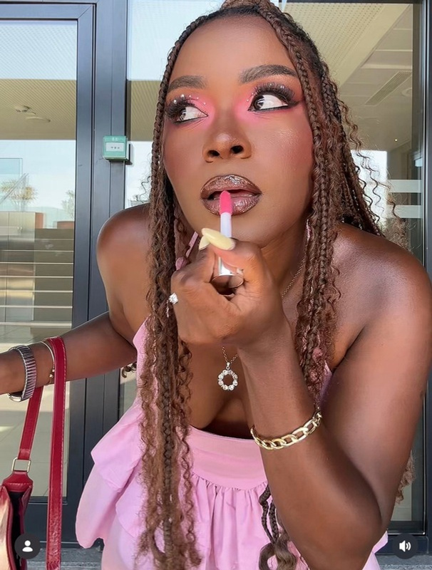 Sheila Chipupa applying makeup on camera